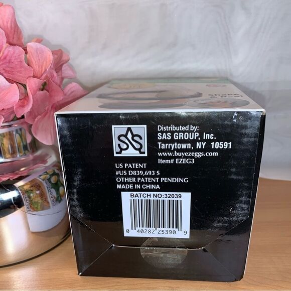 ezEggs - Hard Boiled Egg Peeler 3 Egg Peeler - As Seen On TV - Picture 4 of 4